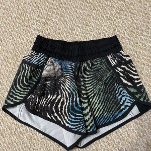 Lululemon Seawheeze 2016 Tracker Short III Size 4 RARE